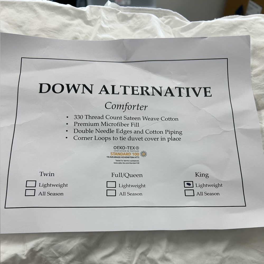 QUINCE Lightweight Premium Down Alternative Comforter King/Cal King 6232 - Picture 6 of 10